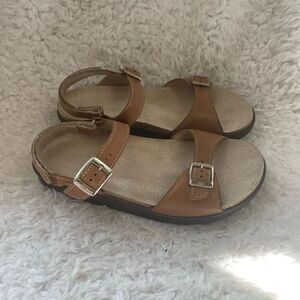 SAS  leather tan Ankle Strap Comfort Sandals silver tone buckles SZ9W.